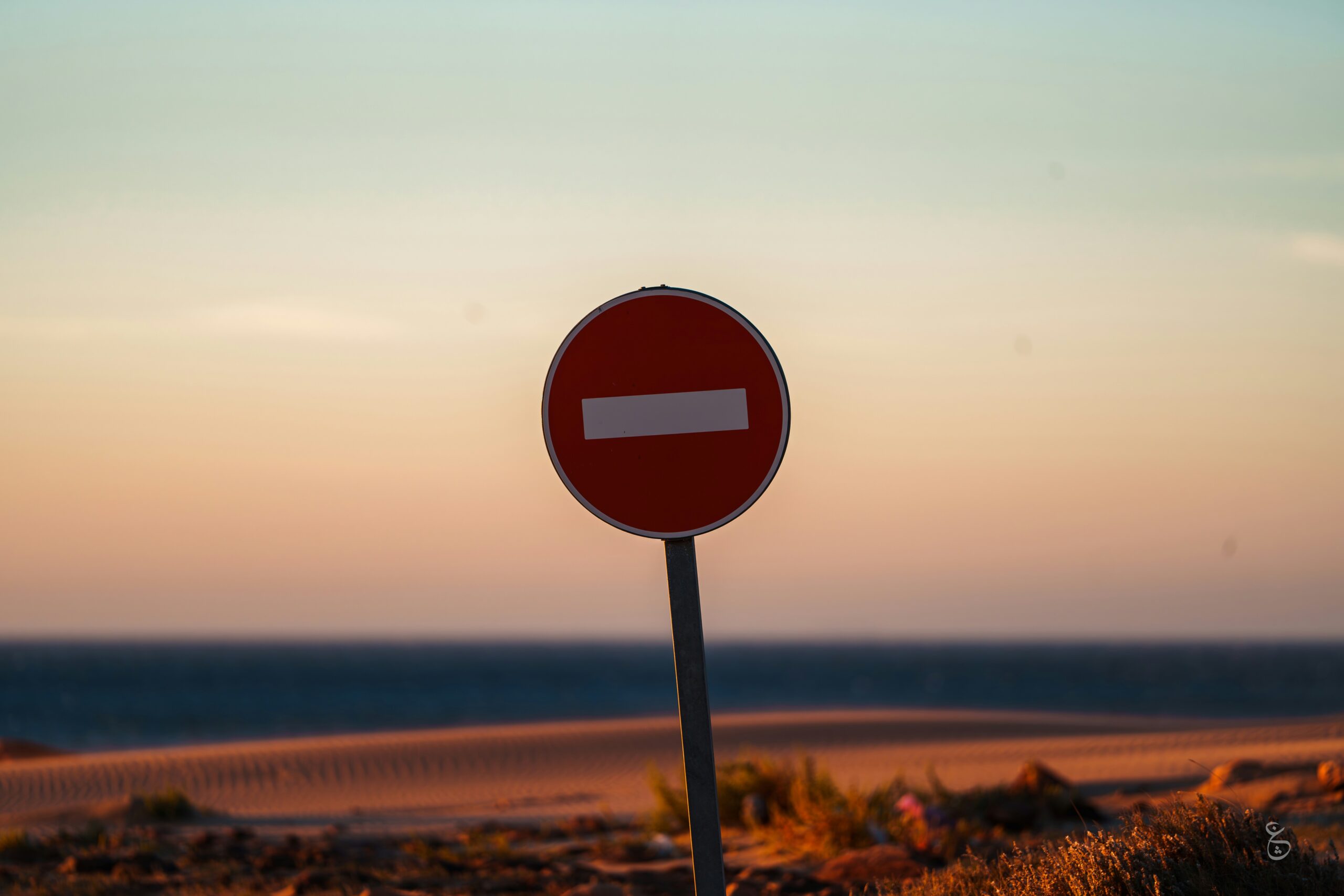 Panneau sens interdit illustre les règles de procédure pénales en France